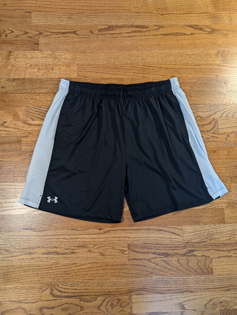 Under Armour Men's Black Athletic Training Shorts White Side Panels Size 2XL